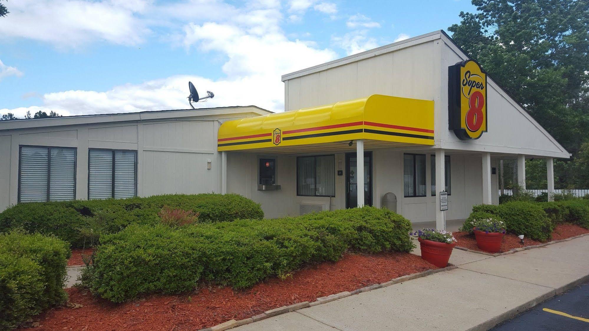 Super 8 By Wyndham Aberdeen Southern Pines Εξωτερικό φωτογραφία