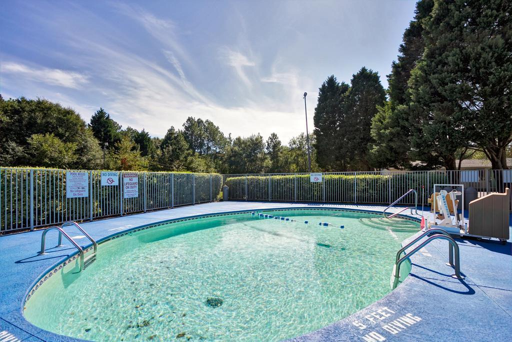 Super 8 By Wyndham Aberdeen Southern Pines Εξωτερικό φωτογραφία