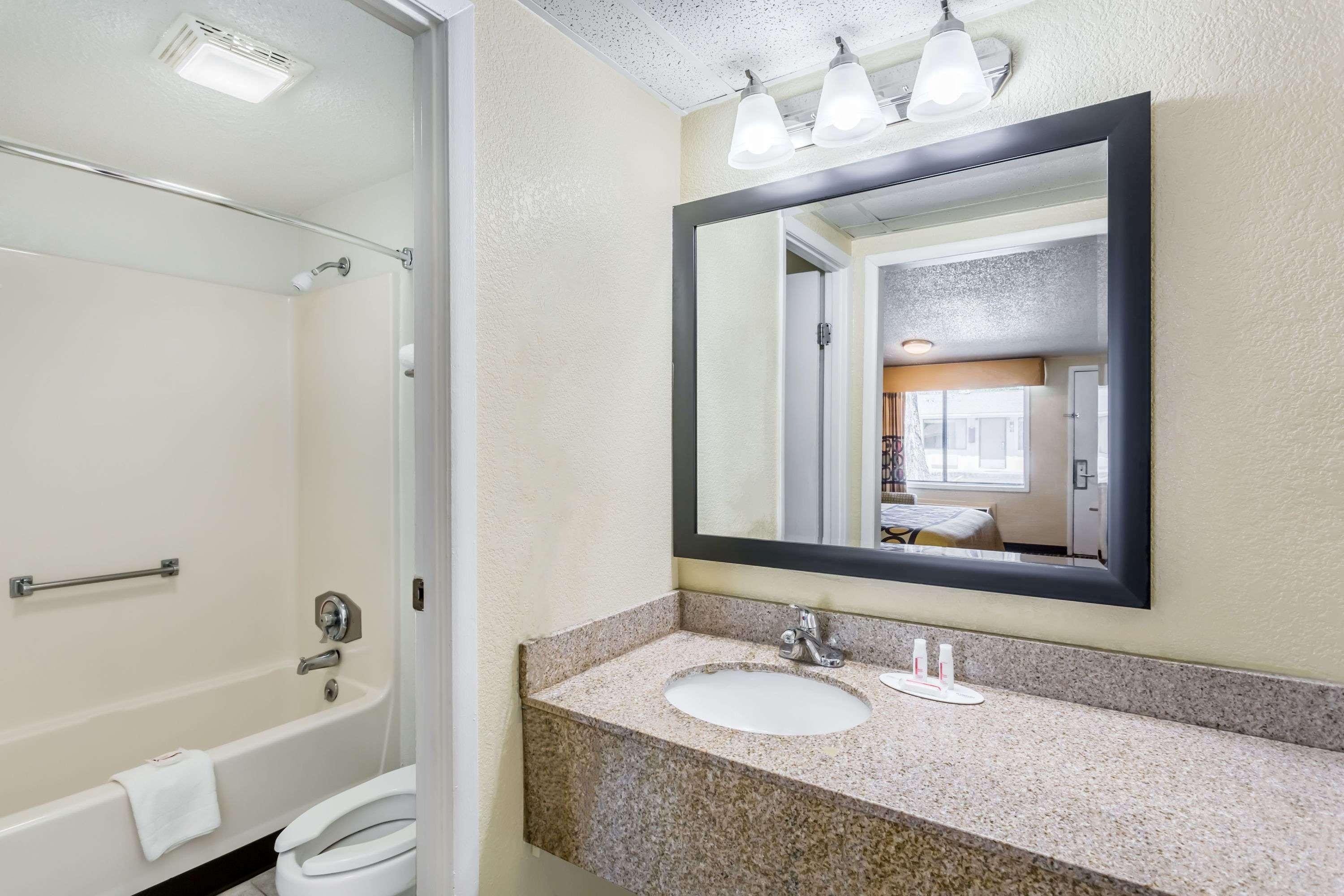 Super 8 By Wyndham Aberdeen Southern Pines Εξωτερικό φωτογραφία