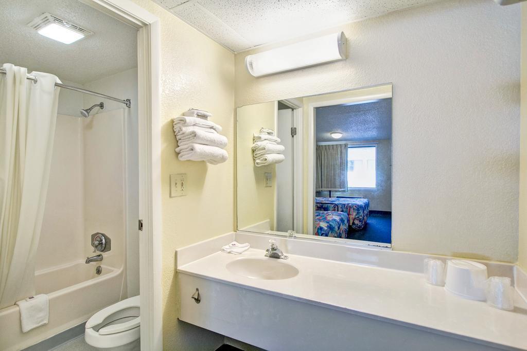 Super 8 By Wyndham Aberdeen Southern Pines Εξωτερικό φωτογραφία