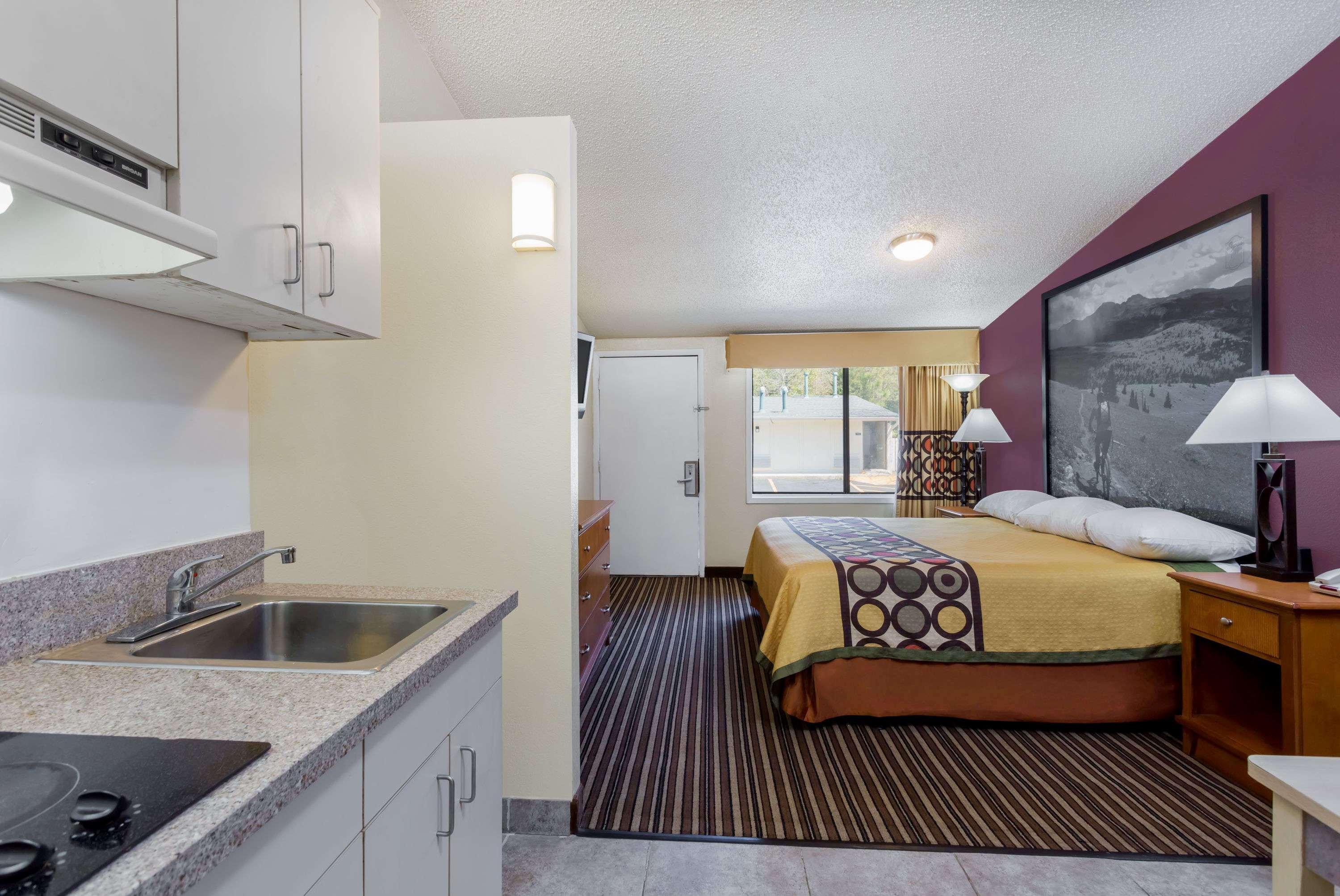 Super 8 By Wyndham Aberdeen Southern Pines Εξωτερικό φωτογραφία