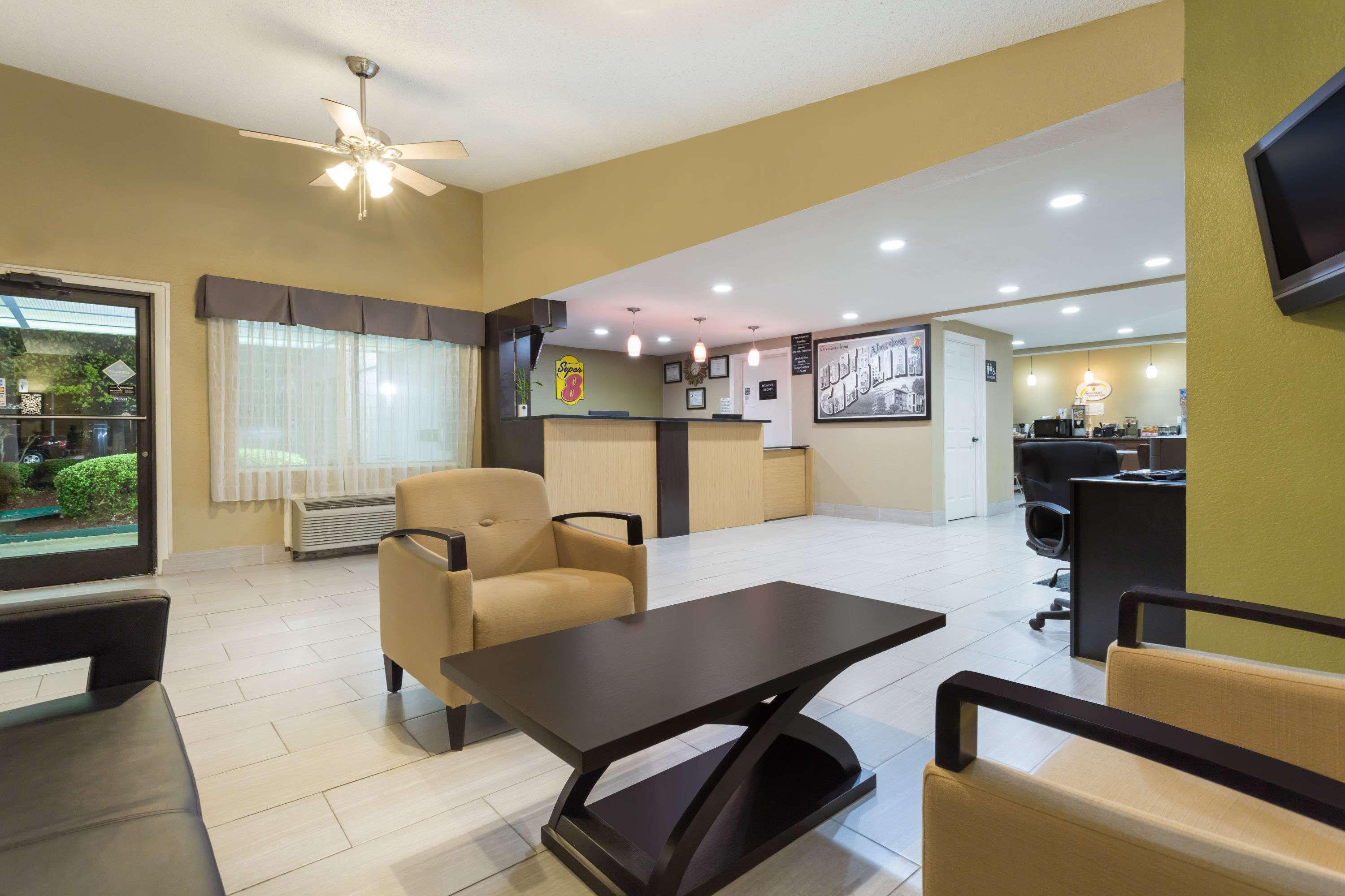Super 8 By Wyndham Aberdeen Southern Pines Εξωτερικό φωτογραφία