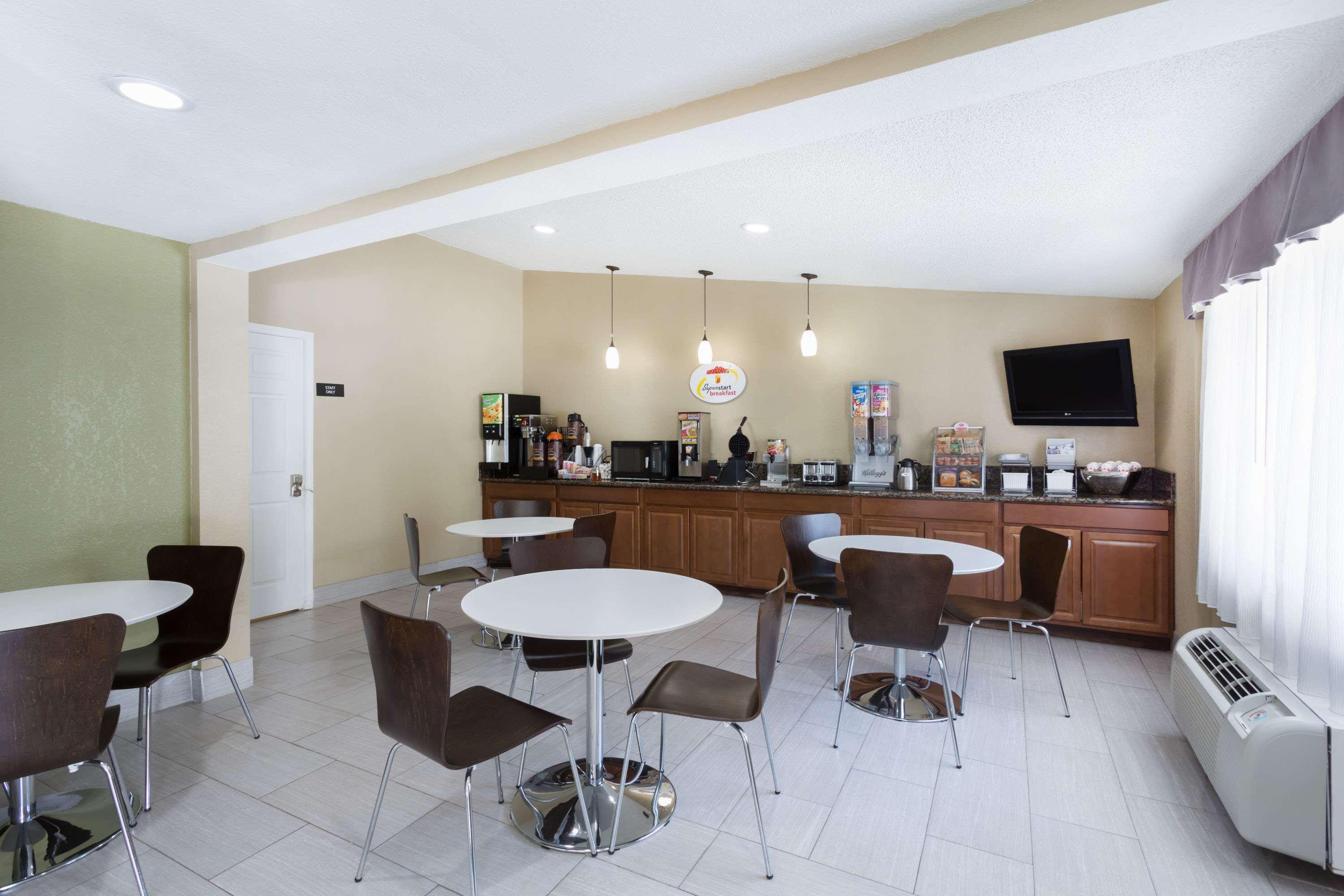 Super 8 By Wyndham Aberdeen Southern Pines Εξωτερικό φωτογραφία