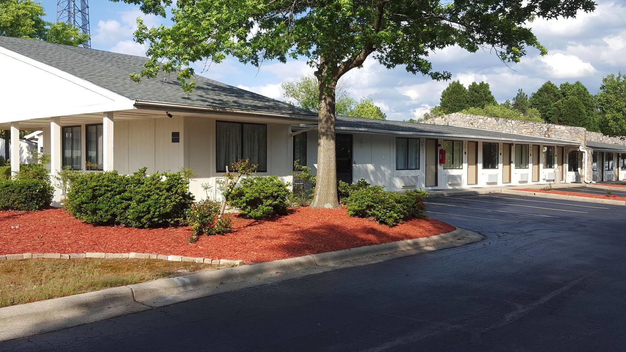 Super 8 By Wyndham Aberdeen Southern Pines Εξωτερικό φωτογραφία