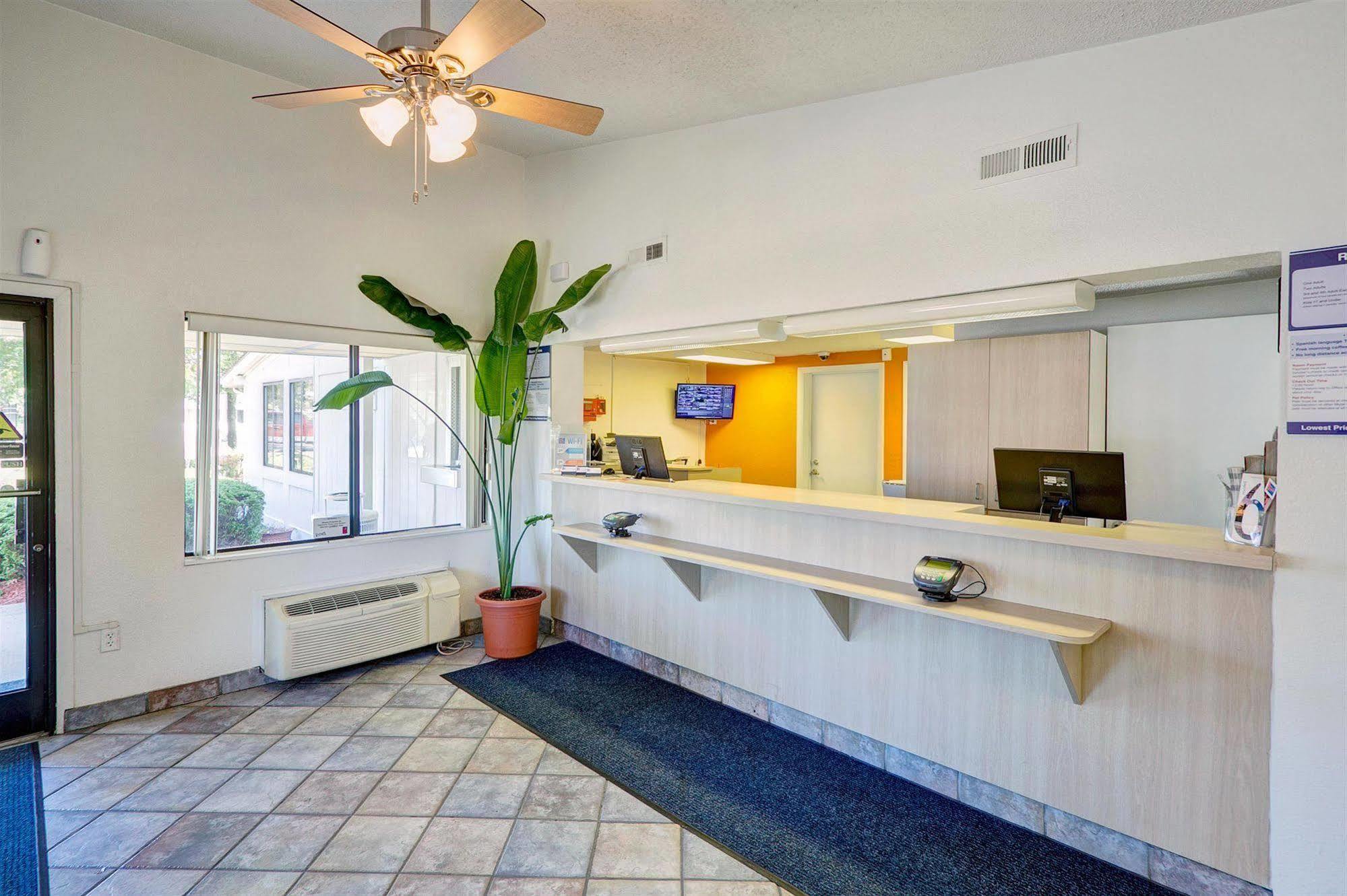 Super 8 By Wyndham Aberdeen Southern Pines Εξωτερικό φωτογραφία